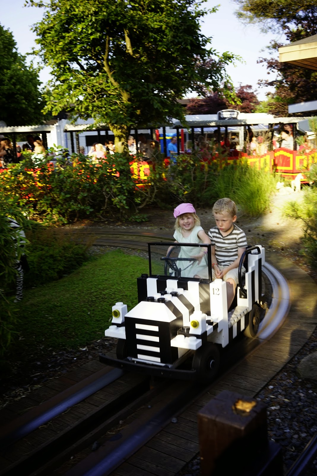 Richard Bjerkoe - Robust Dad - Matheo and Milla in safari car