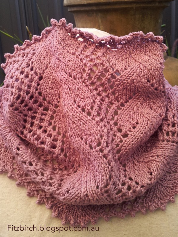 Free knitting pattern for a super simple, easy to knit seed stitch cowl. It u...