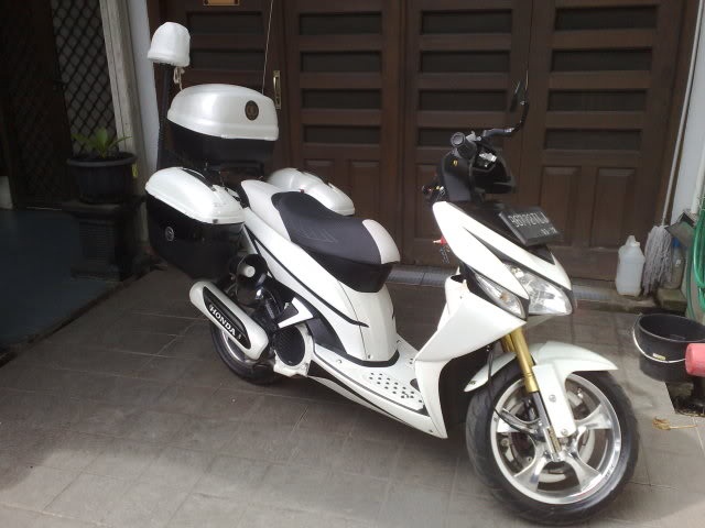 Foto Modifikasi Honda Vario Unik title=