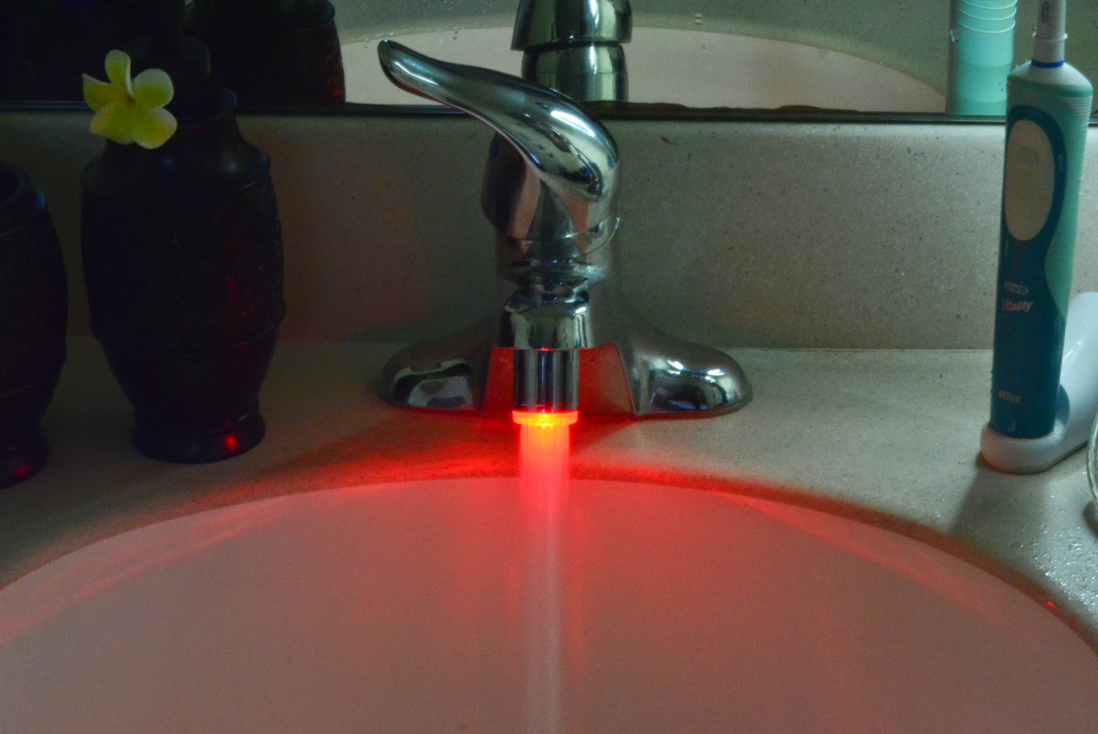 Led Light Up Glow Products LED Faucet Head Lights Change With Temperature Sensor 100