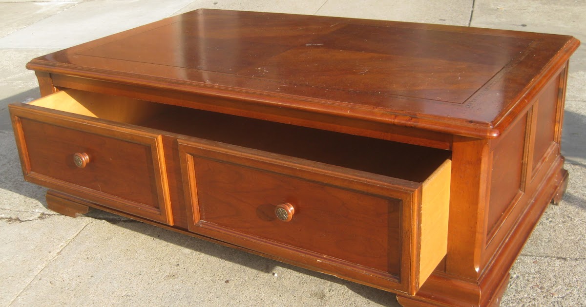 UHURU FURNITURE & COLLECTIBLES SOLD Coffee Table w/ Storage 40