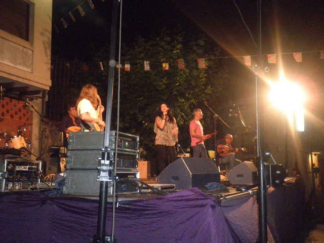 Actuación  de el  grupo Aulaga folk en Linares de Riofrío