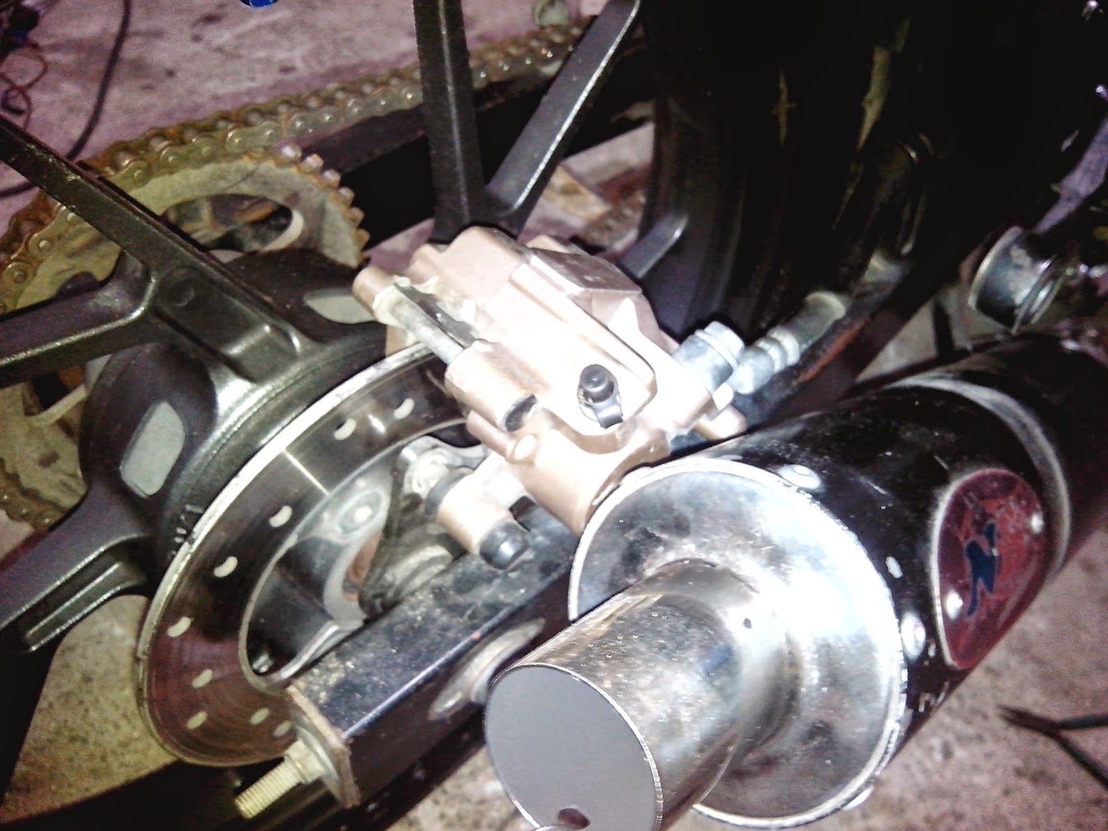 Raider rear brake sticking solution Techy at day, Blogger at noon