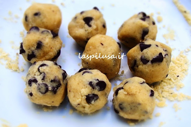 Ricetta dei no bake cookie dough truffles ovvero cioccolatini cookies