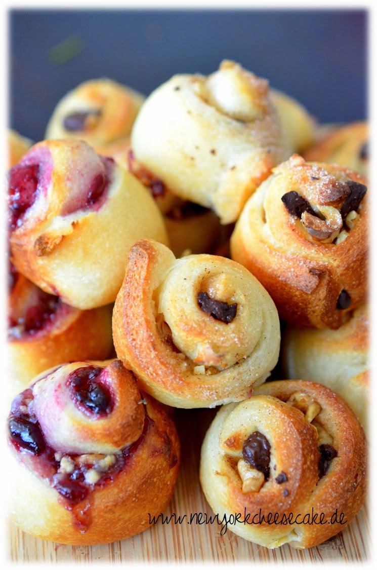 Süße Hefeschnecken mit Schoko-Nuss oder Schoko-Brombeer-Füllung Süß, Hefe, Schnecken