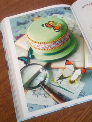 Le livre de la décoration de gâteaux Larousse 