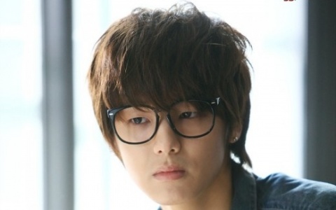 Kang Min Hyuk