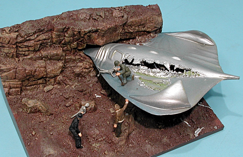Scale Model News TESTORS 148 SCALE UFO CRASH SCENE, INDEPENDENCE DAY, 1947