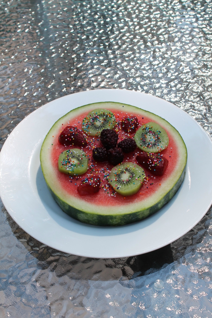Watermelon pizza: healthy and fun summer dessert