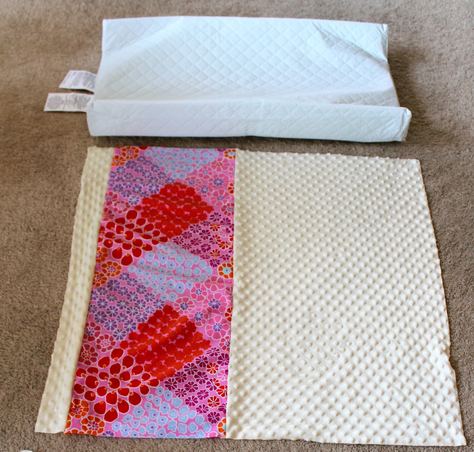 LAStitch {DIY} Contoured Changing Pad Cover