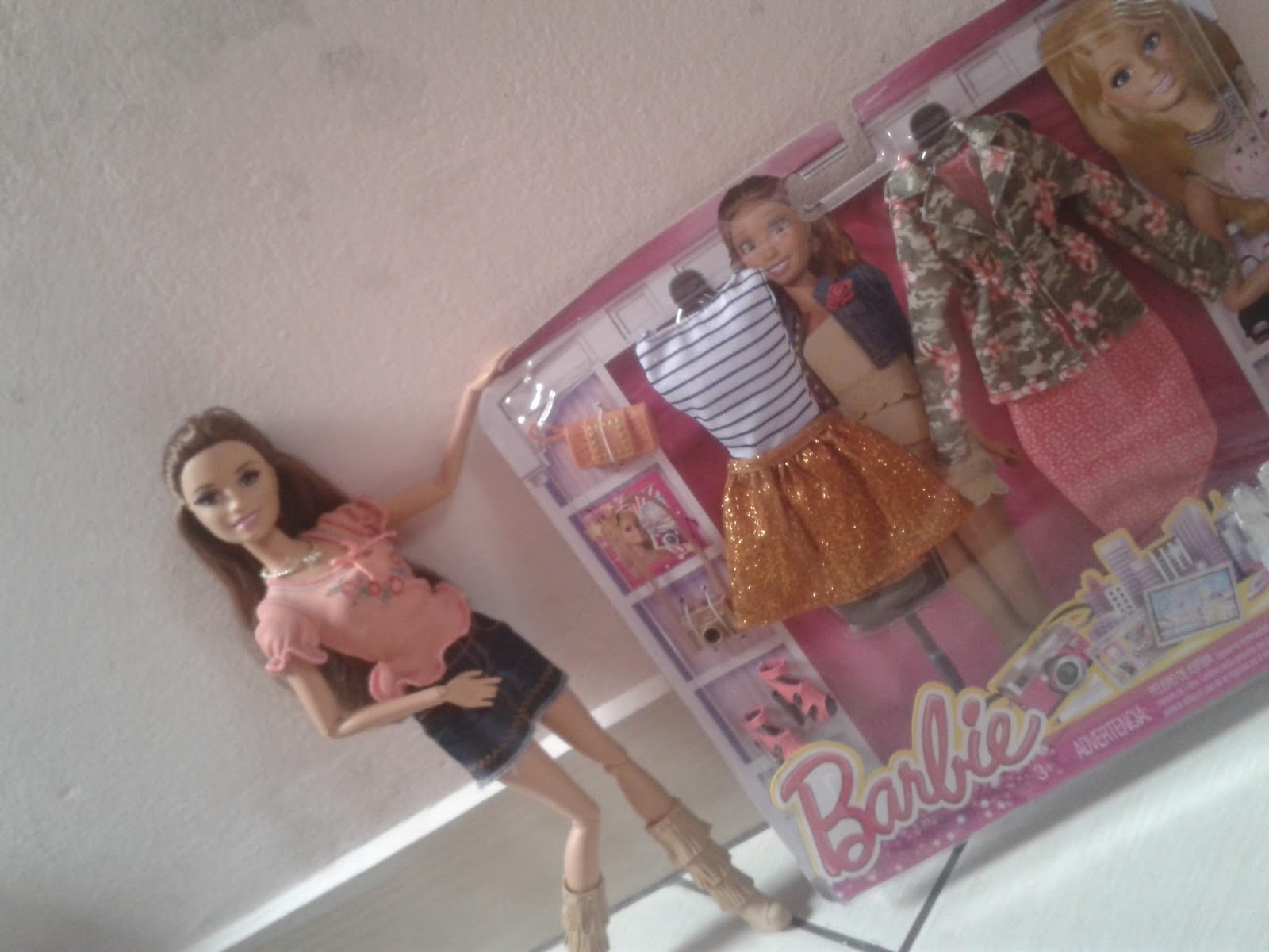 Cartela Roupas Para Barbie Mattel