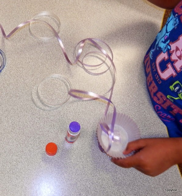 Tippytoe Crafts Cupcake Liner Jellyfish