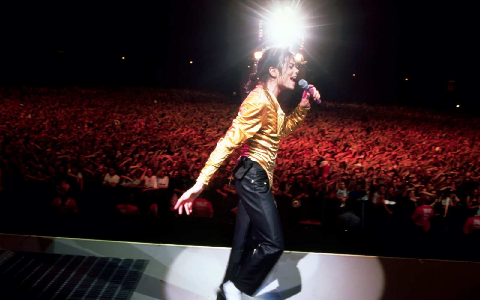 http://4.bp.blogspot.com/-llWjbbtB_DM/UI9EivDsWPI/AAAAAAAABbI/S7PgmPTe4C8/s1600/Michael-Jackson-Wallpaper-3.jpg