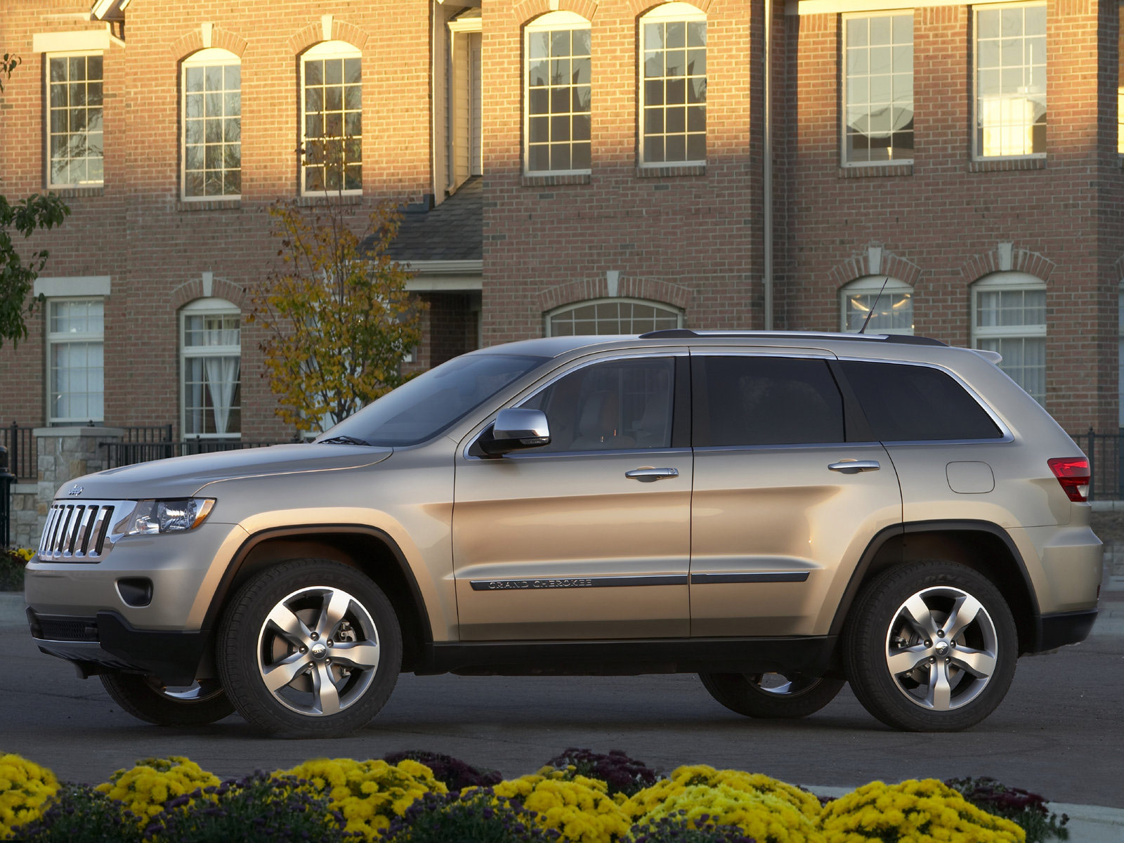 Gambar Mobil Jeep Grand gambar mobil jeep grand 2011 Gambar Mobil Jeep Grand gambar mobil jeep grand 2011