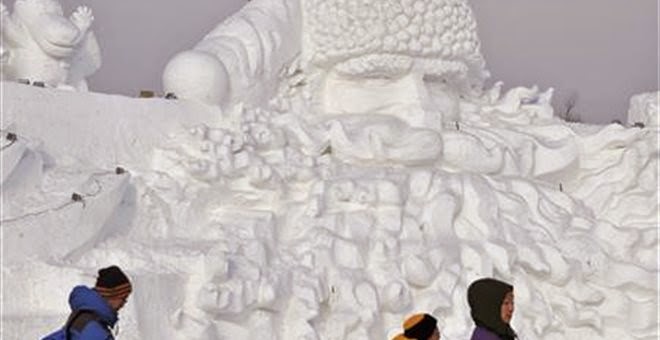 Οι κάτοικοι της κινεζικής πόλης Χαρμπίν κατασκεύασαν τον μεγαλύτερο Άγιο Βασίλη από χιόνι! 2008