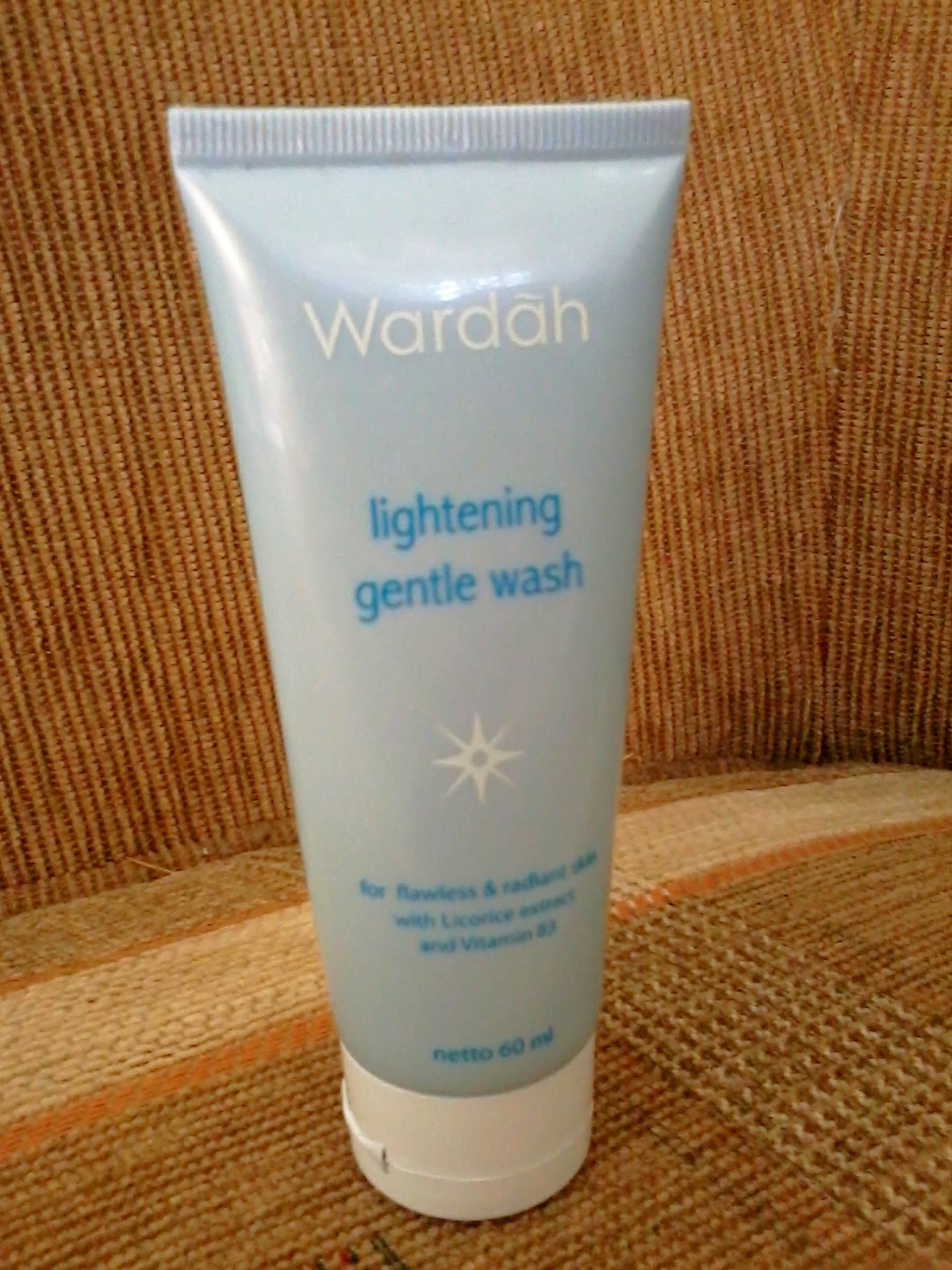 reezki s wardah lightening gentle wash reezki s wardah lightening gentle wash