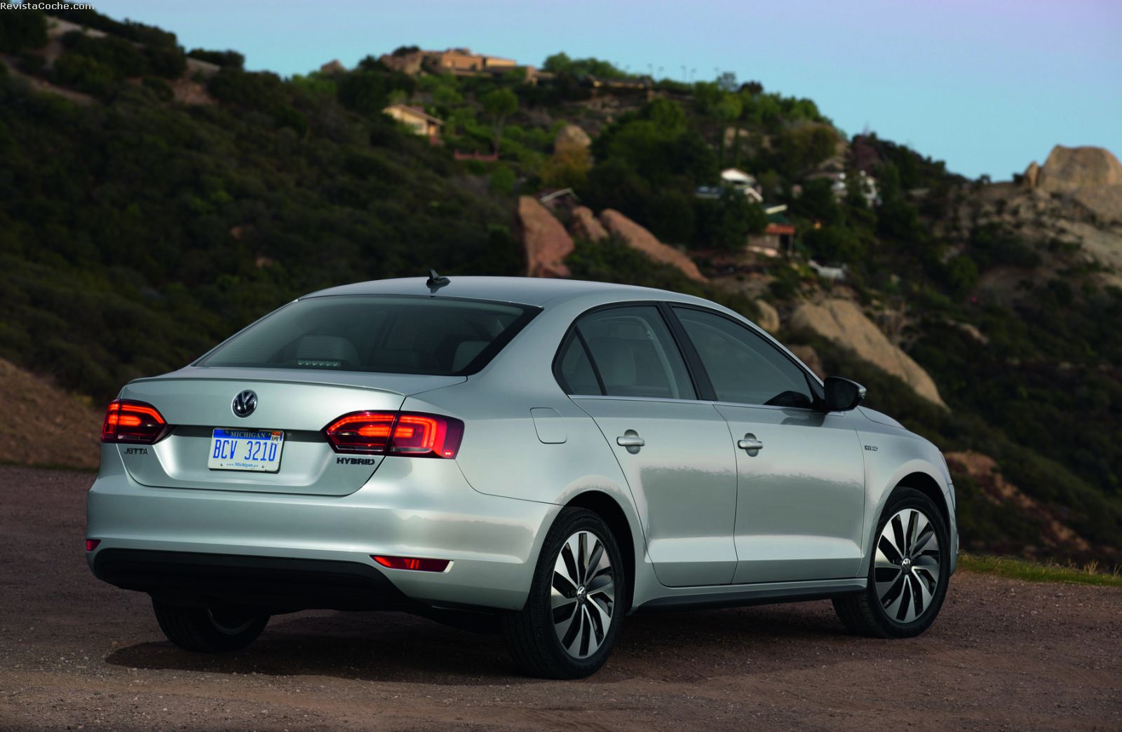 Revista Coche Volkswagen presenta el Jetta Hybrid 2013