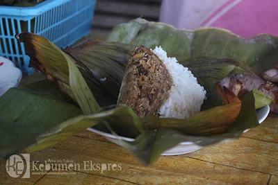 Mak Nyuss, Sensasi Nasi Mogana di Kawasan Pantai Bopong, Surorejan Puring