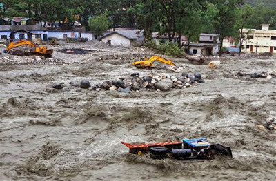 EL MONZON SE ADELANTA Y CAUSA GRAVES INUNDACIONES Y DESLIZAMIENTOS EN INDIA EL MONZON SE ADELANTA Y CAUSA GRAVES INUNDACIONES Y DESLIZAMIENTOS EN INDIA