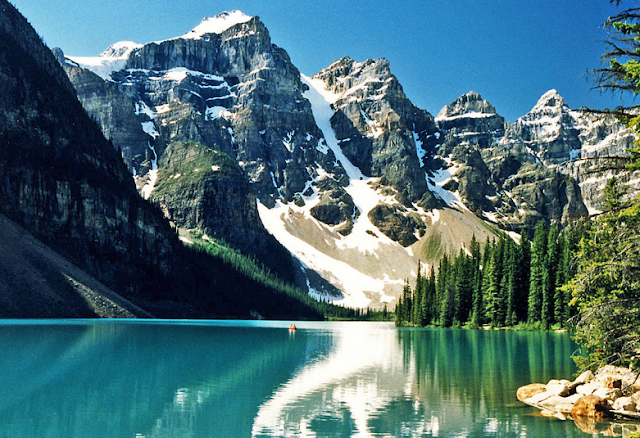 Κι όμως αυτό το μέρος είναι αληθινό! Valley+of+the+Ten+Peaks++Moraine+Lake+Alberta+Canada+coolaristo+2