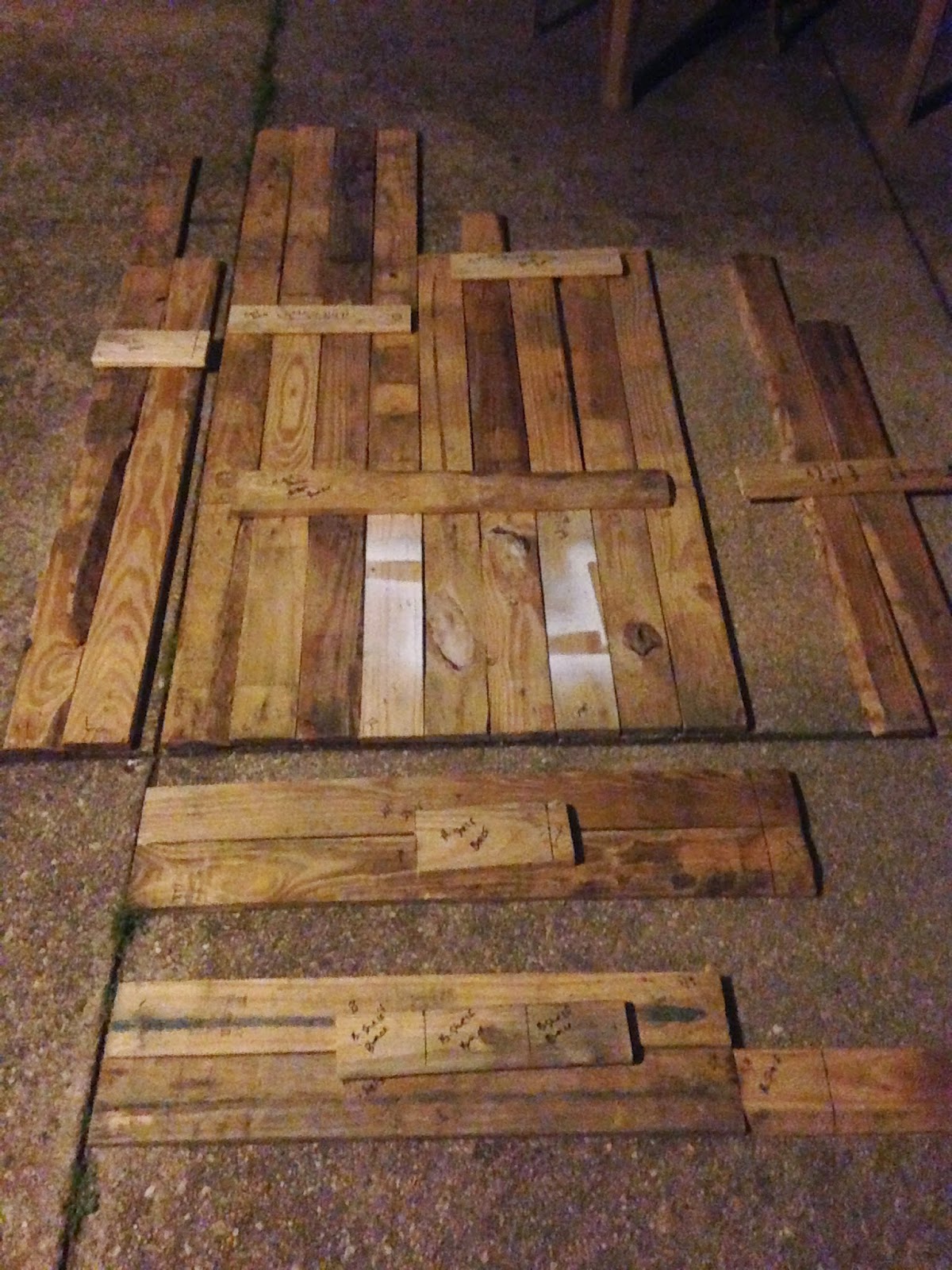 Grace Lucky S Diy Pallet Board Book Case