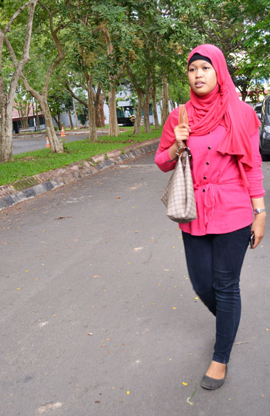 Style Hijab Shawl @Campus - Hellen Anggraeni 