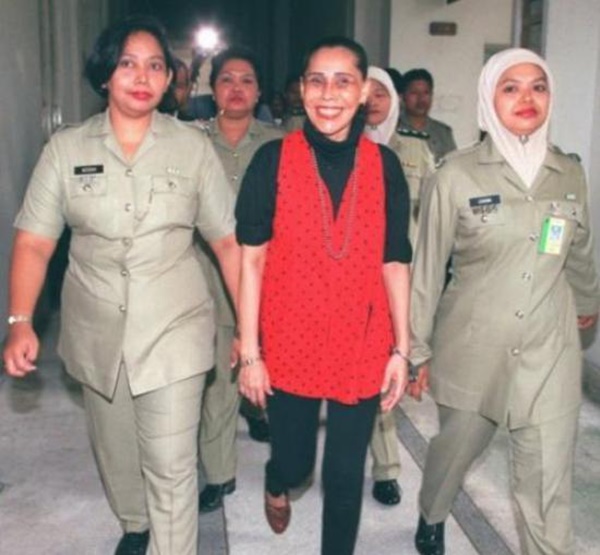 Luahan Sayu Anak Mona Fendy Pasti Buat Anda Sedih! Luahan Sayu Anak Mona Fendy Pasti Buat Anda Sedih!