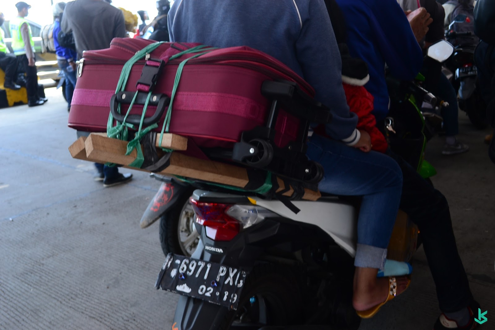 Suasana Mudik Lebaran di Pelabuhan Merak Banten Suasana Mudik Lebaran di Pelabuhan Merak Banten