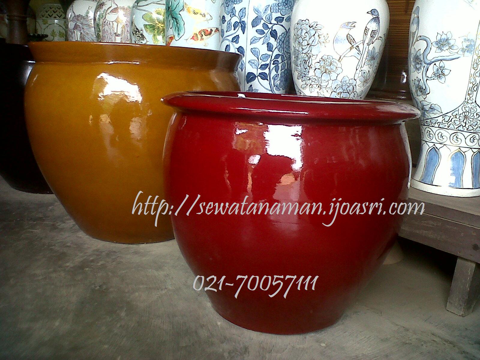 Pot luar warna merah untuk indoor plant dengan bibir pot luar warna merah untuk indoor plant dengan bibir