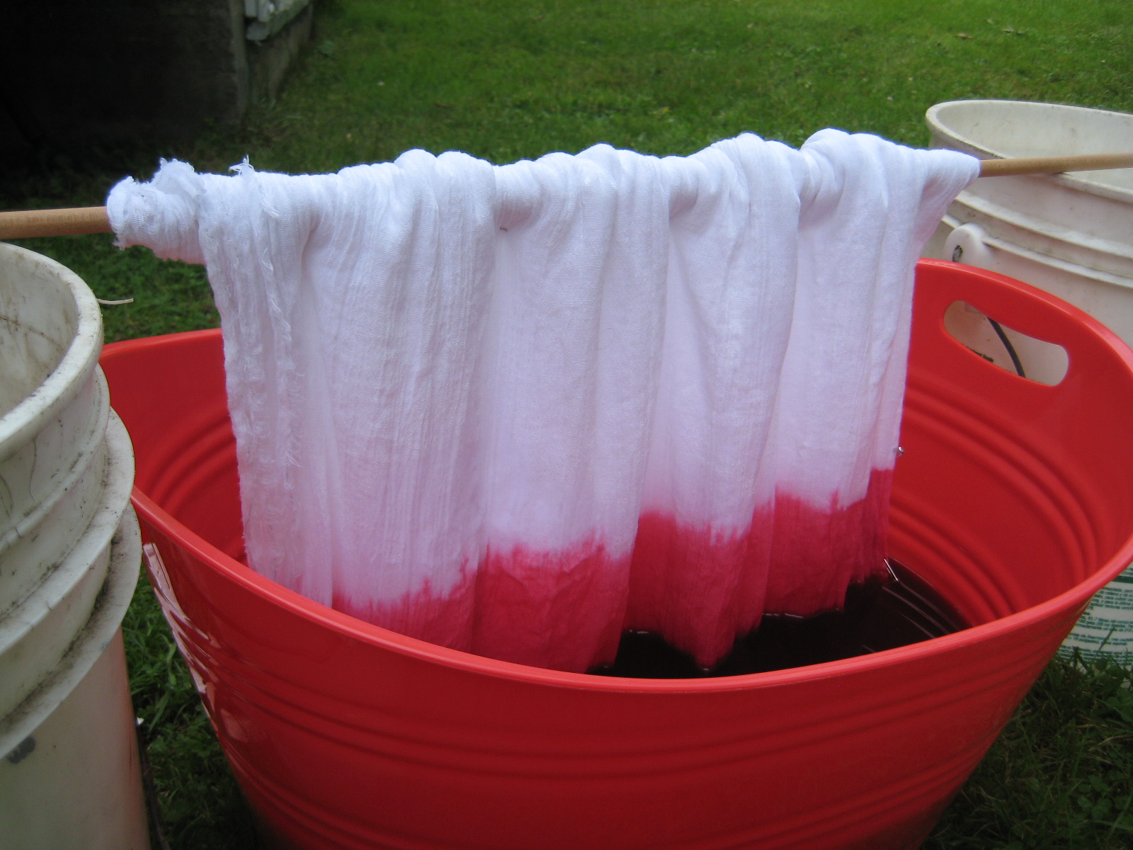 kate makes a...adventure in dipdyeing fabric