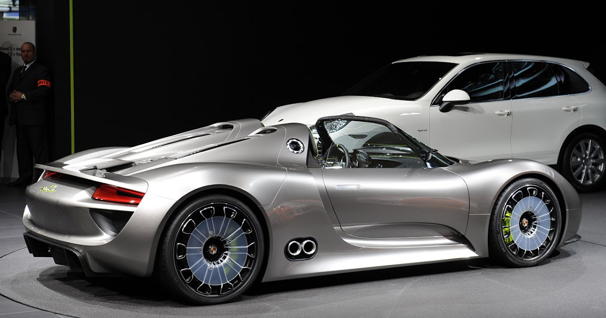 Modern Porsche 918 Exterior for Large Space