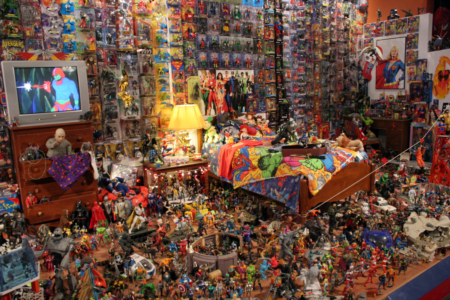 RESIZED-toy-action-figure-museum-close-up-bedroom-collection.jpg