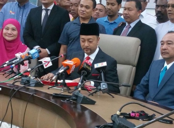 mukhriz sah letak jawatan sebagai menteri besar kedahmukhriz letak jawatan sebagai menteri besar kedah \u201c