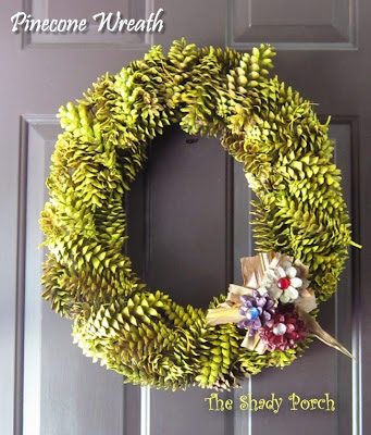 Pine Cone Wreath for Fall #Crafts #DIY #Pine cone #pinecones #decorations #autumn #fall #wreath