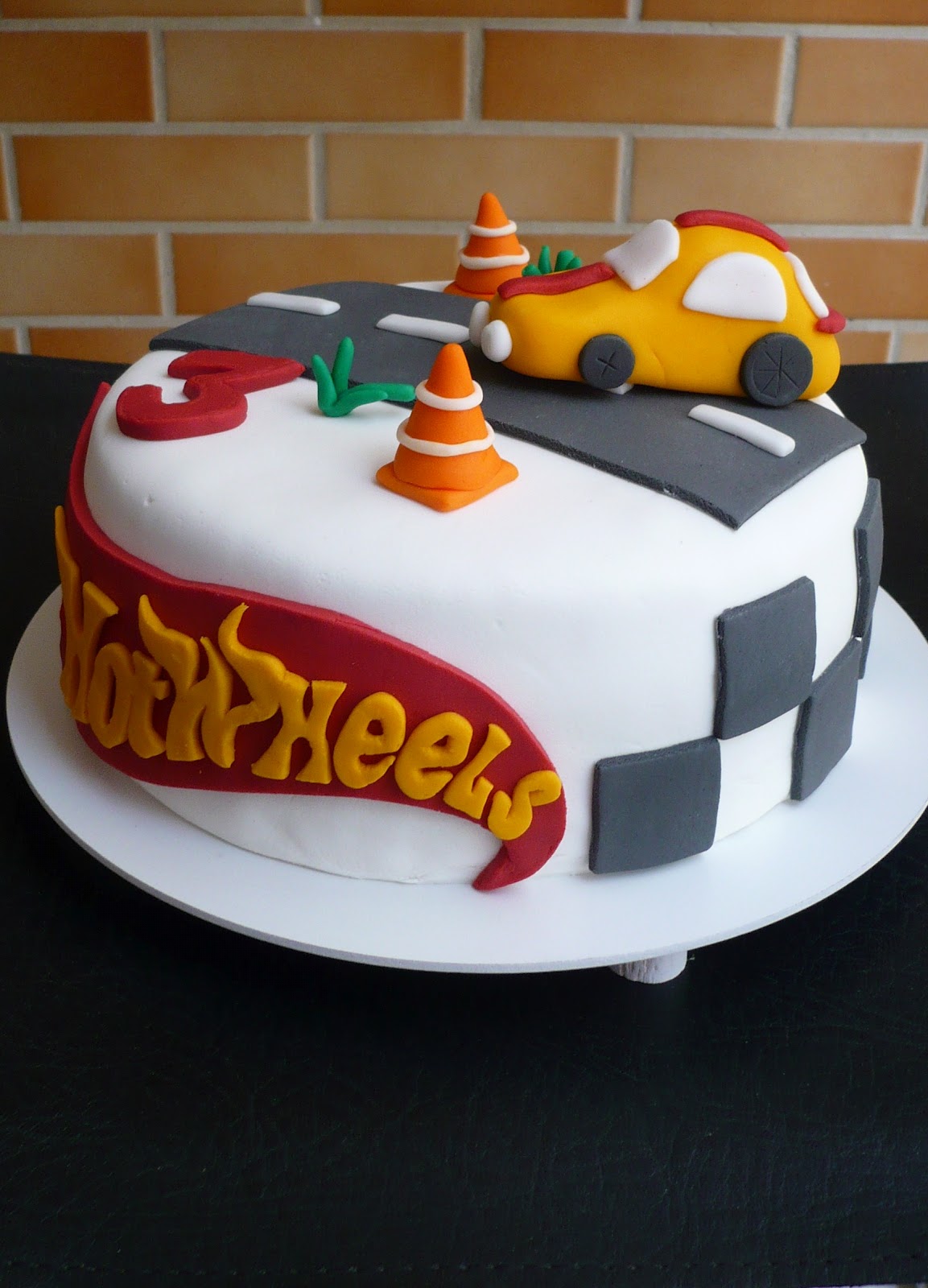 BlueCake Bolo Hot Wheels