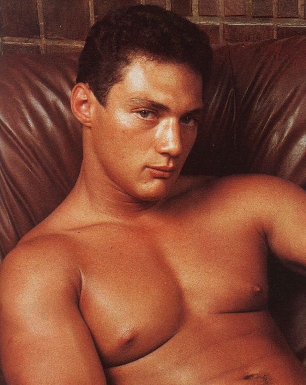 how do gay men self suck crate tranny