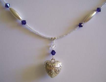 SS Puff Heart Necklace Pendant (close-up)