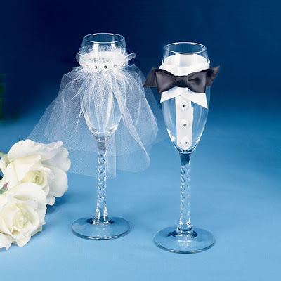 Beautiful Cup offers newlyweds wedding night
