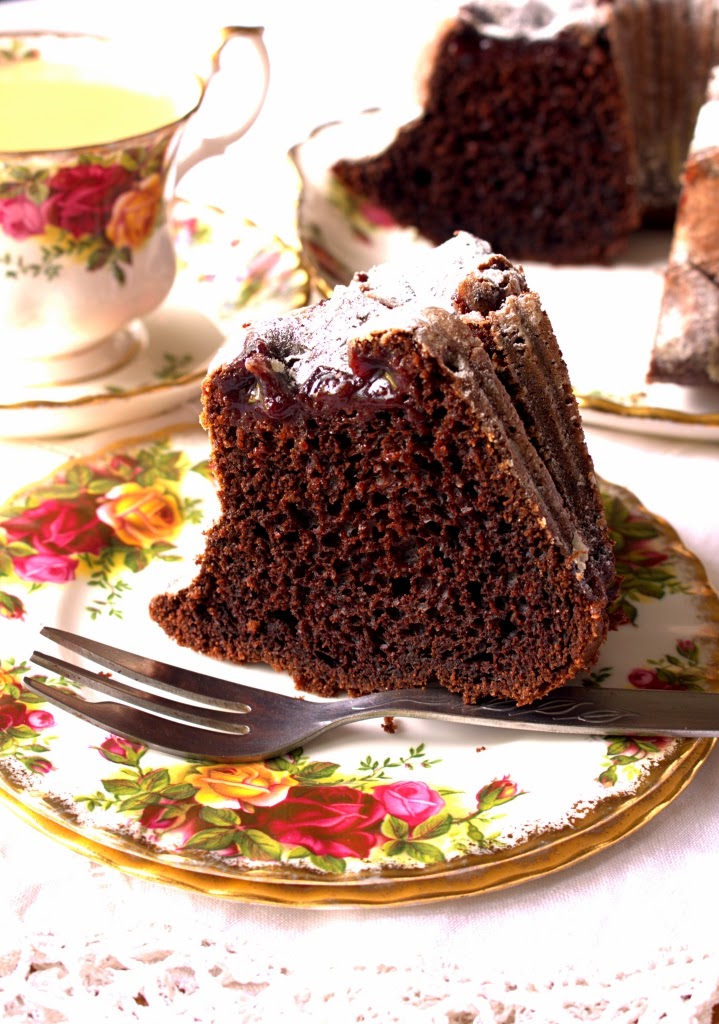 I'd Much Rather Bake Than... Tunnel of Jam Chocolate Bundt Cake