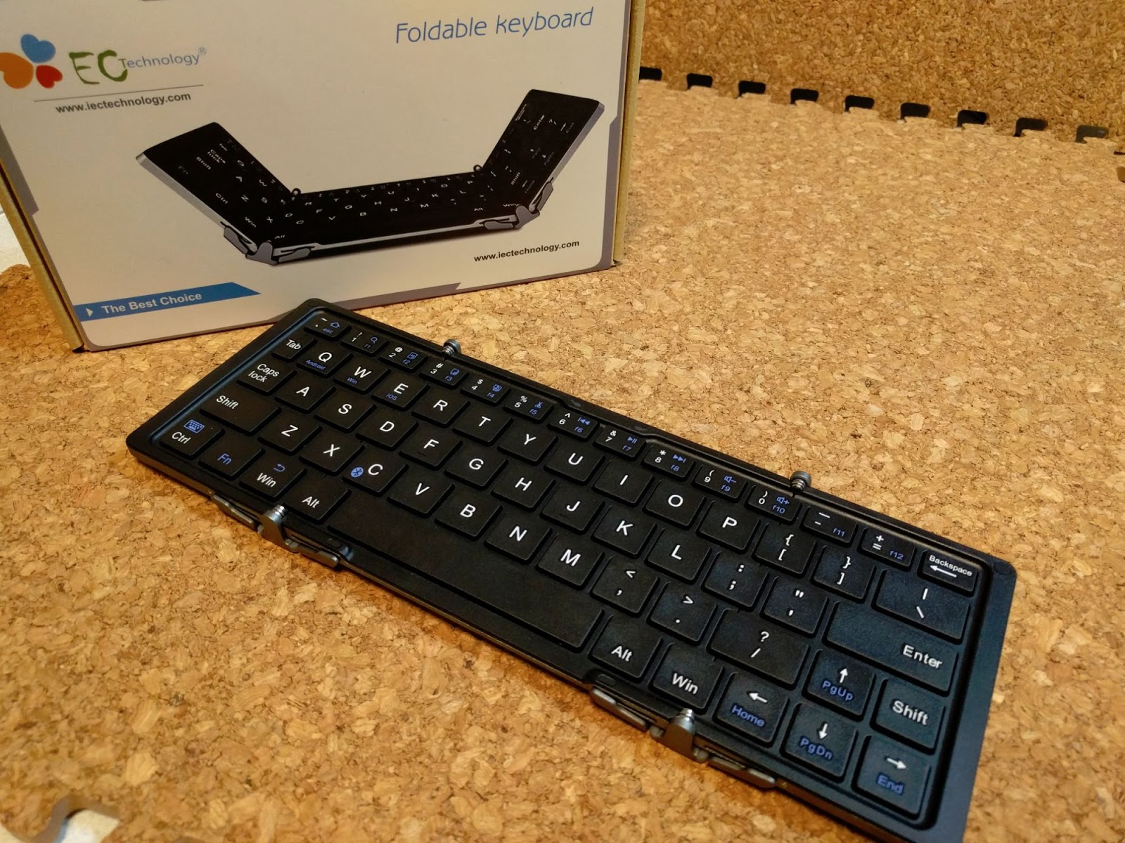 【レビュー】両端折りたたみ式でコンパクトな「EC Technology Bluetooth キーボード」 AndMem