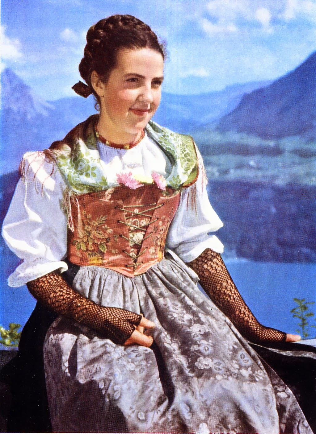 FolkCostume&Embroidery Overview of Swiss Costume