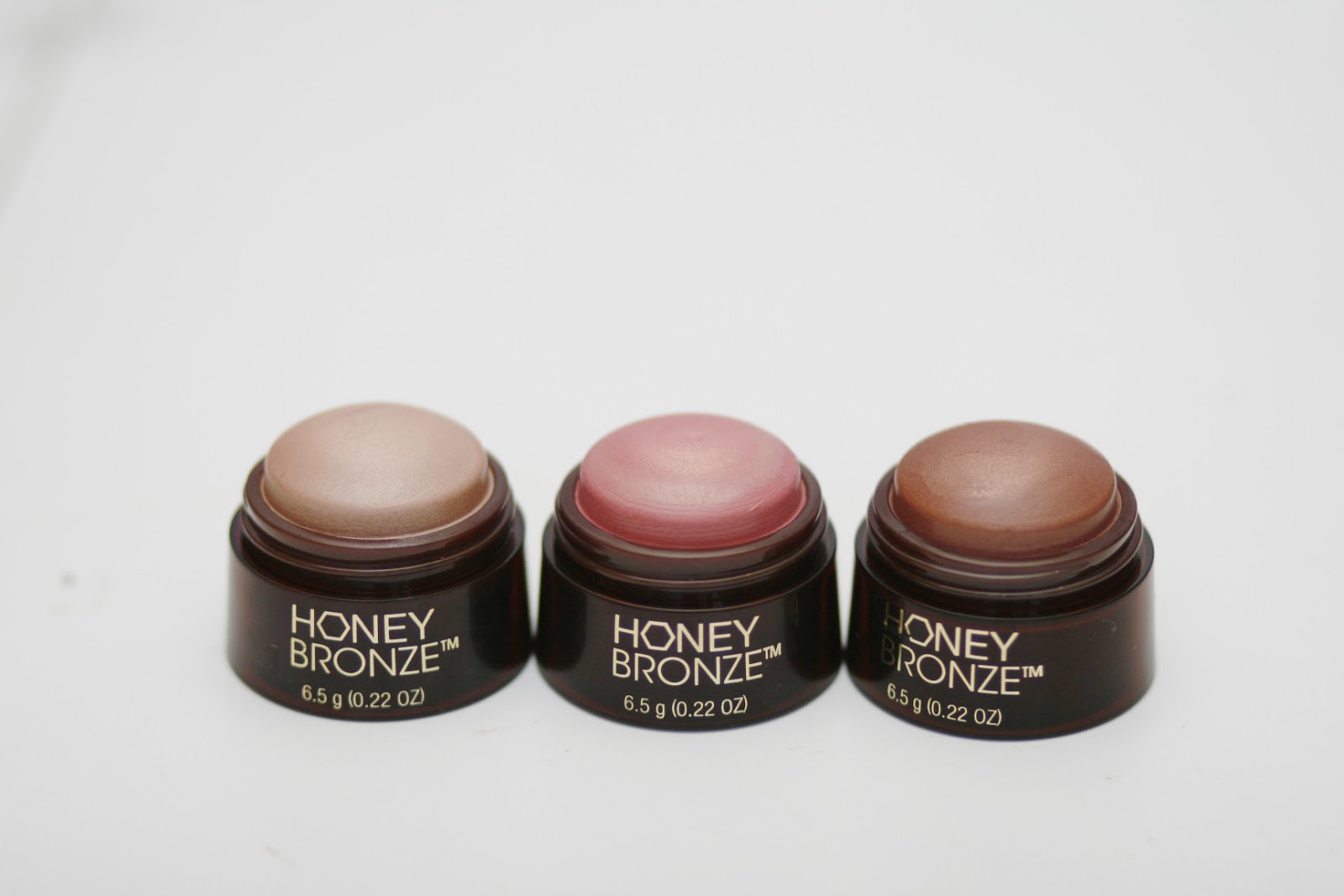 fun size beauty The Body Shop Honey Bronze Highlighting Domes in 01