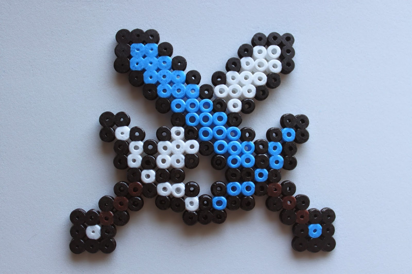 Hama with us! Espada de Diamante cruzada con la Espada de Hierro