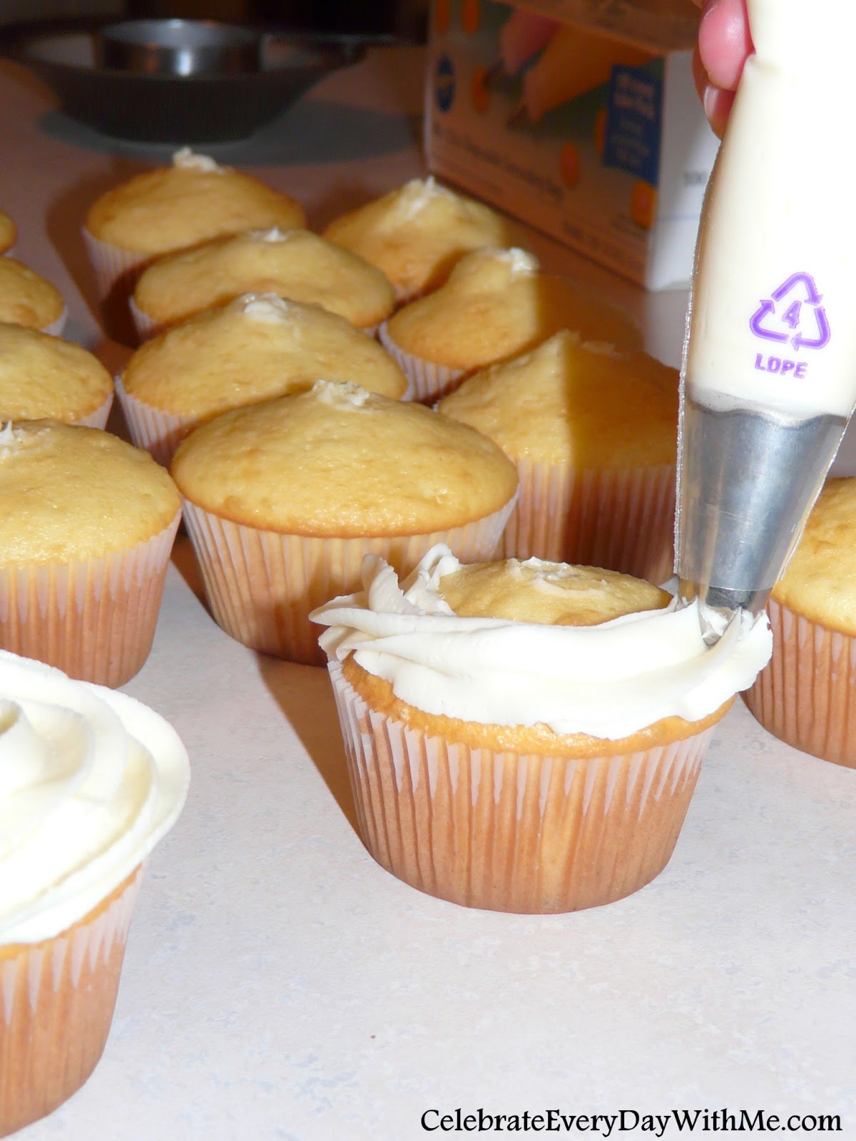 How to Fill a Cupcake Celebrate Every Day With Me