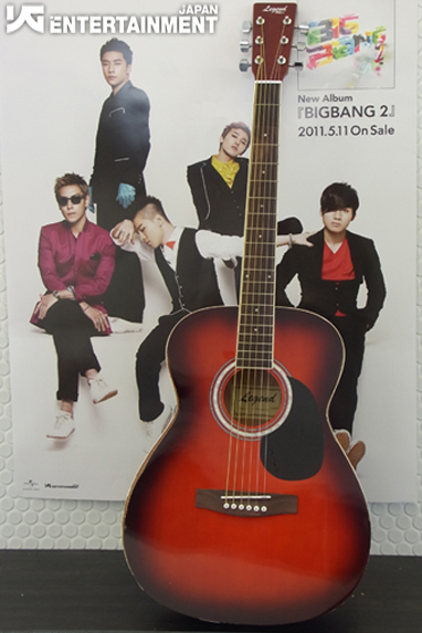 pics - [Pics] Big Bang Japan Blog publica: Guitarra usada en Tonight en el Love & Hope Tour  TONIGHT+GUITAR+LOVE+%2526+HOPE+JAPAN+7