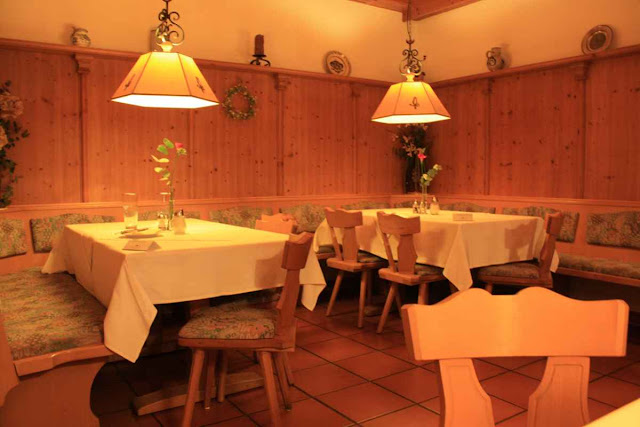 Gemütliches Restaurant im bayrischen Stil © Copyright Monika Fuchs, TravelWorldOnline