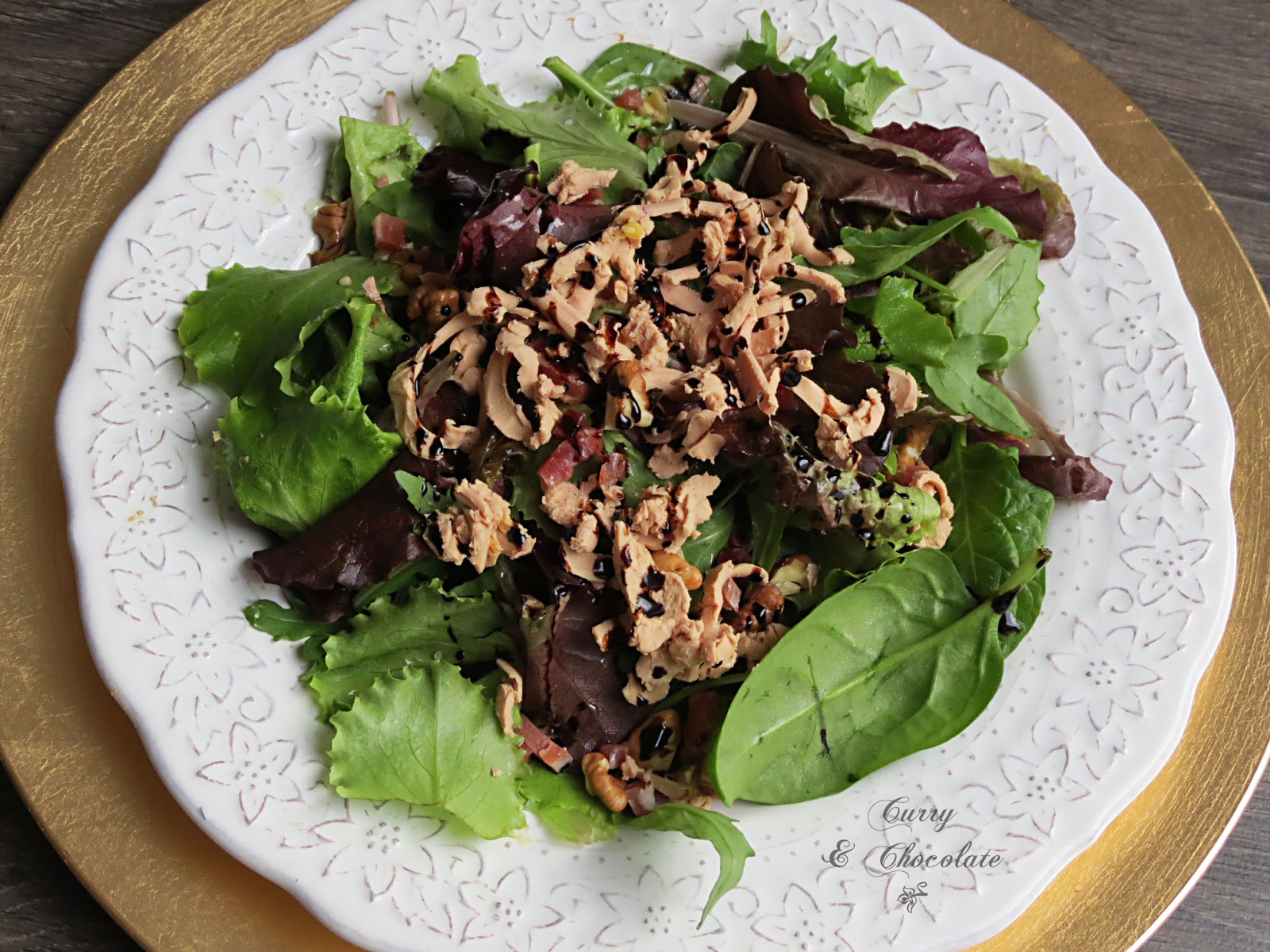 Ensalada de brotes verdes con virutas de jamón y foie – Salad with shaved foie gras and prosciutto Ensalada de brotes verdes con virutas de jamón y foie – Salad with shaved foie gras and prosciutto