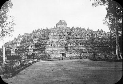 Candi Borobudur pertama kali ditemukan2