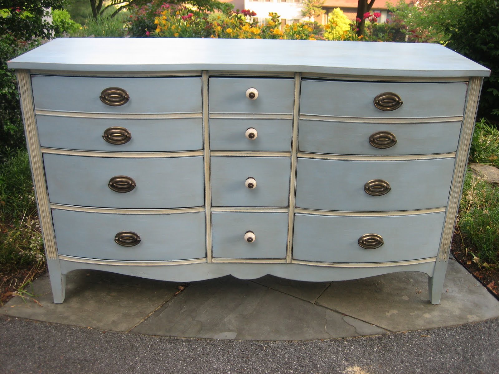 Elizabeth & Co. My First Chalk Paint Project