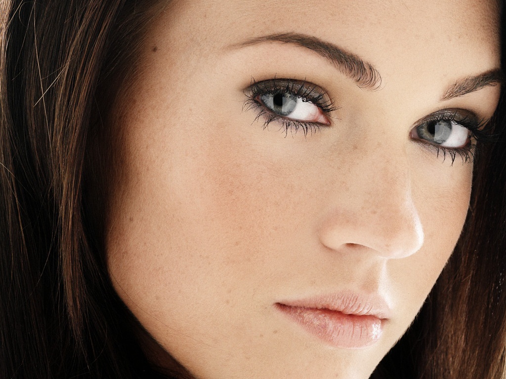 Best HD Wallpapers: Megan Fox - The Hollywood Sensetion